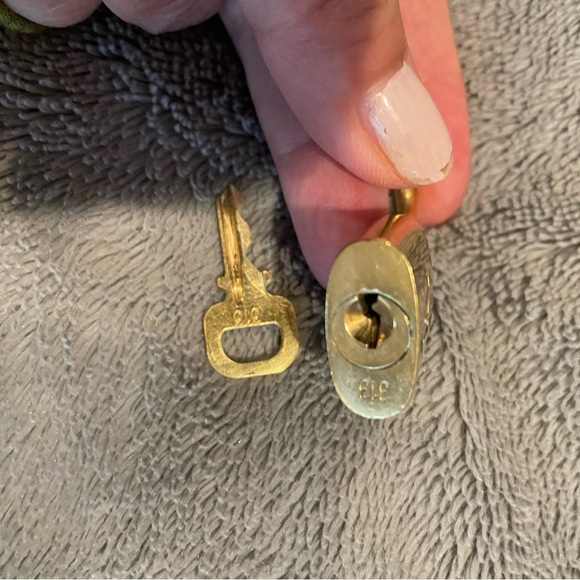 #313 Louis Vuitton Lock & Key #313 with unbranded choker chain - Picture 9 of 10